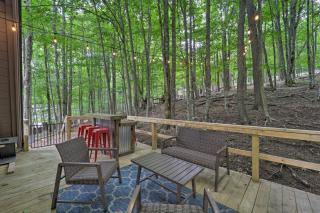 1 Mi to Beech Mtn! Family Retreat w/ Hot Tub - Beech Mountain - 7