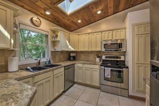 Lake Nagawicka Home - 2 Blocks to Boat Launch - 1