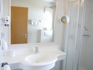 Aparthotel Familiaris - Family Apartments - Pools & Spa in Dolomites - 9