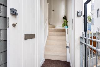 Bells Chapel - Bright & Modern Rooftop Apartment in the Centre of Town with Juliet Balconies - Falmouth - 5