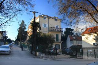 Apartments with a parking space Split - 7569 - 2
