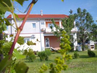 Apartments with parking space Kampor, Rab - 17886 - 2