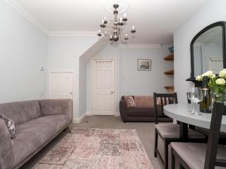 Pass the Keys Centrally located 3 bed Townhouse with garden - Bath - 9