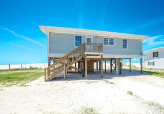 Oceanfront family fun home and dog friendly! Coastal Coop - Oak Island - 0