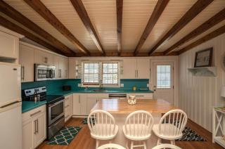 Oceanfront family fun home and dog friendly! Coastal Coop - Oak Island - 9