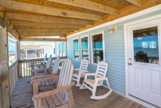 Oceanfront family fun home and dog friendly! Coastal Coop - Oak Island - 8