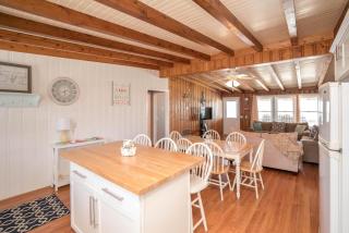 Oceanfront family fun home and dog friendly! Coastal Coop - Oak Island - 4