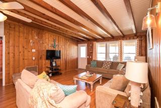 Oceanfront family fun home and dog friendly! Coastal Coop - Oak Island - 2