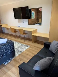 Colonial Motor Inn - West Wyalong - 6