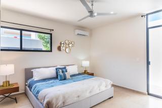 Entire House- 3BR with Private Roof Top Deck - 2