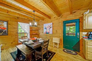 GYPSY ROAD - Privacy! Log Cabin with Hot Tub, WiFi, DirecTV and Arcade - Sevierville - 1
