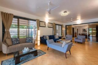 Classique Woods by StayVista with Pool, Lawn with Gazebo & Bar, Indoor Fun - Karjat - 2