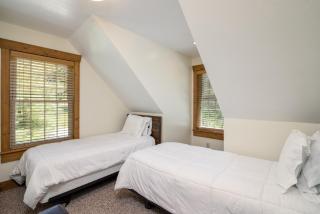 White Pine . Trailside Lodging - Millersburg - 2