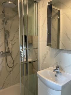 One bedroom in Poole with a private shower & Kitchenette - Poole - 6