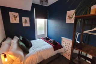 Near beach, Modern and Spacious 4 Bedroom House, Hot Tub, Wifi, Netflix, Parking - 6