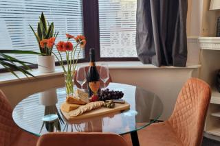 Near beach, Modern and Spacious 4 Bedroom House, Hot Tub, Wifi, Netflix, Parking - 7