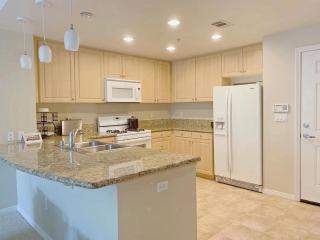 Irvine 2Bedroom 2 Bathroom Apartment with Kitchen Pool gym - 3