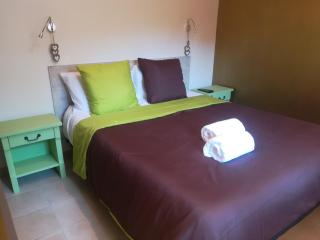appartement avec Jacuzzi hammam sauna privatisé au rez de chaussée ds maison à Voglans à 2 kilomètres du lac du bourget en Savoie entre Chambéry et Aix les Bains cure thermale - Voglans - 1