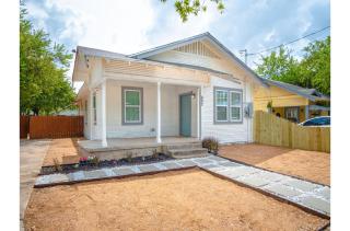 3BR2BA Remodeled House Near Downtown - San Antonio - 9