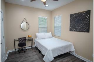 3BR2BA Remodeled House Near Downtown - 1