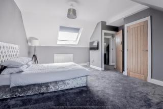 4 Bed-Sleeps 8- Free Parking-Pets-Hot Tub - 9