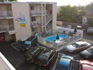 Bay Breeze Motel - 9