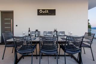 Villa Gust, sea view, pool, jacuzzi, sauna, cinema - Omiš - 1