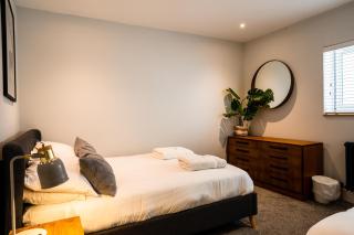 Central, stylish 3 bed apartment with sea views - 1