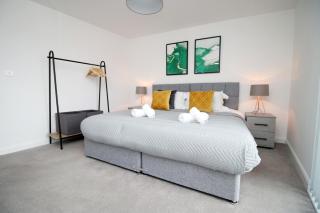 Stadium Views Modern 2-Bed, Parking & Balcony - 5