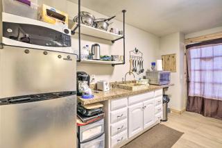 Farmhouse Apt on Route 66 - 12 Miles to Downtown - 3