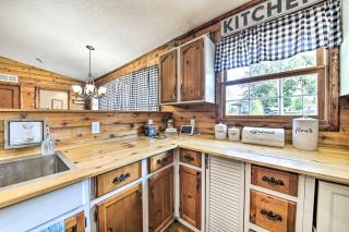 Woodsy Home with View, 1 Mi to Lake Shelbyville - Shelbyville - 1