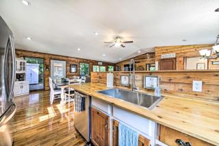 Woodsy Home with View, 1 Mi to Lake Shelbyville - Shelbyville - 1