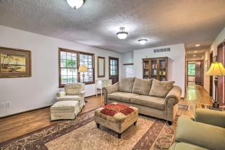 Quiet Home with Fire Pit - 1 Mi to Downtown Acworth! - 6