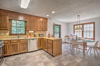 Quiet Home w/ Fire Pit - 1 Mi to Downtown Acworth! - 3