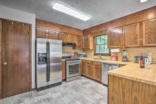 Quiet Home w/ Fire Pit - 1 Mi to Downtown Acworth! - 2