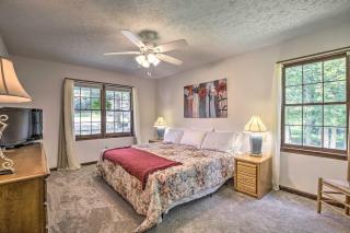 Quiet Home w/ Fire Pit - 1 Mi to Downtown Acworth! - 1
