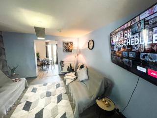 Canterbury Modern 6 Bedroom House with Hot Tub - 3