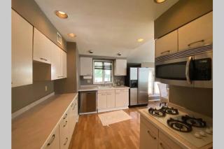 Cozy 4BR 3BA Home- Train to NYC, USOpen, CitiField Mets, MSG, Walk to Harbor & Golf - 2