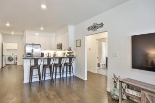Hill Country Haven a Modern Rustic - 2 Bedroom 2 Bathroom Townhouse off Main Street - Fredericksburg - 1