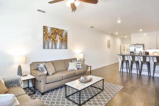Hill Country Haven a Modern Rustic - 2 Bedroom 2 Bathroom Townhouse off Main Street - Fredericksburg - 3