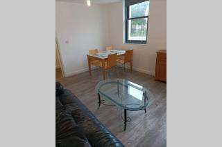 Spacious one bedroom family apartment -non smoker - 3
