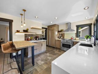 High Street Hideaway home - 6