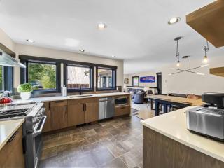 High Street Hideaway home - 5