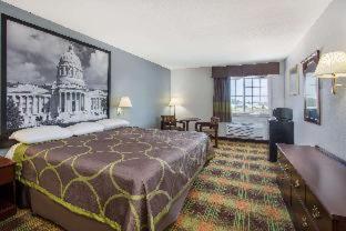 Super 8 by Wyndham Sweet Springs - 3