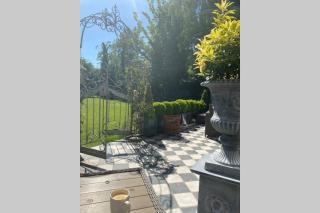 Lyndhurst - Victorian villa with heated pool - Roby - 8