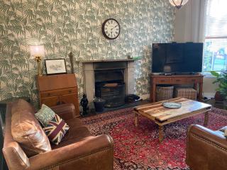 Lyndhurst - Victorian villa with heated pool - Roby - 2