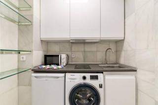 Cozy And Comfortable Apartment in Plaza Castilla - Madrid - 2
