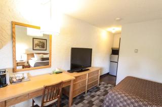 Crystal Springs Lodge - Radium Hot Springs - 4