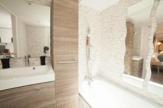 PRESTIGELOC - 3 Studios au Choix - 2 avec Sauna privé gratuit, 1 avec 3 Couchages, Centre-ville - Orléans - 1