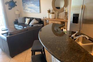 Luxury and Spacious Waterside Getaway - Clearwater Beach - 8